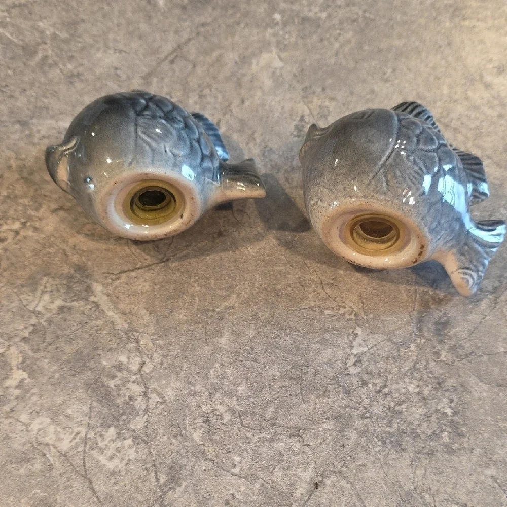 (J30) Gray Salt And Pepper Shaker Set